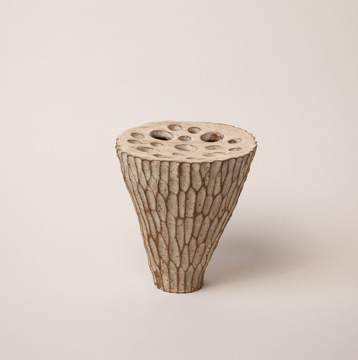 Ren Vase - Cacao/White