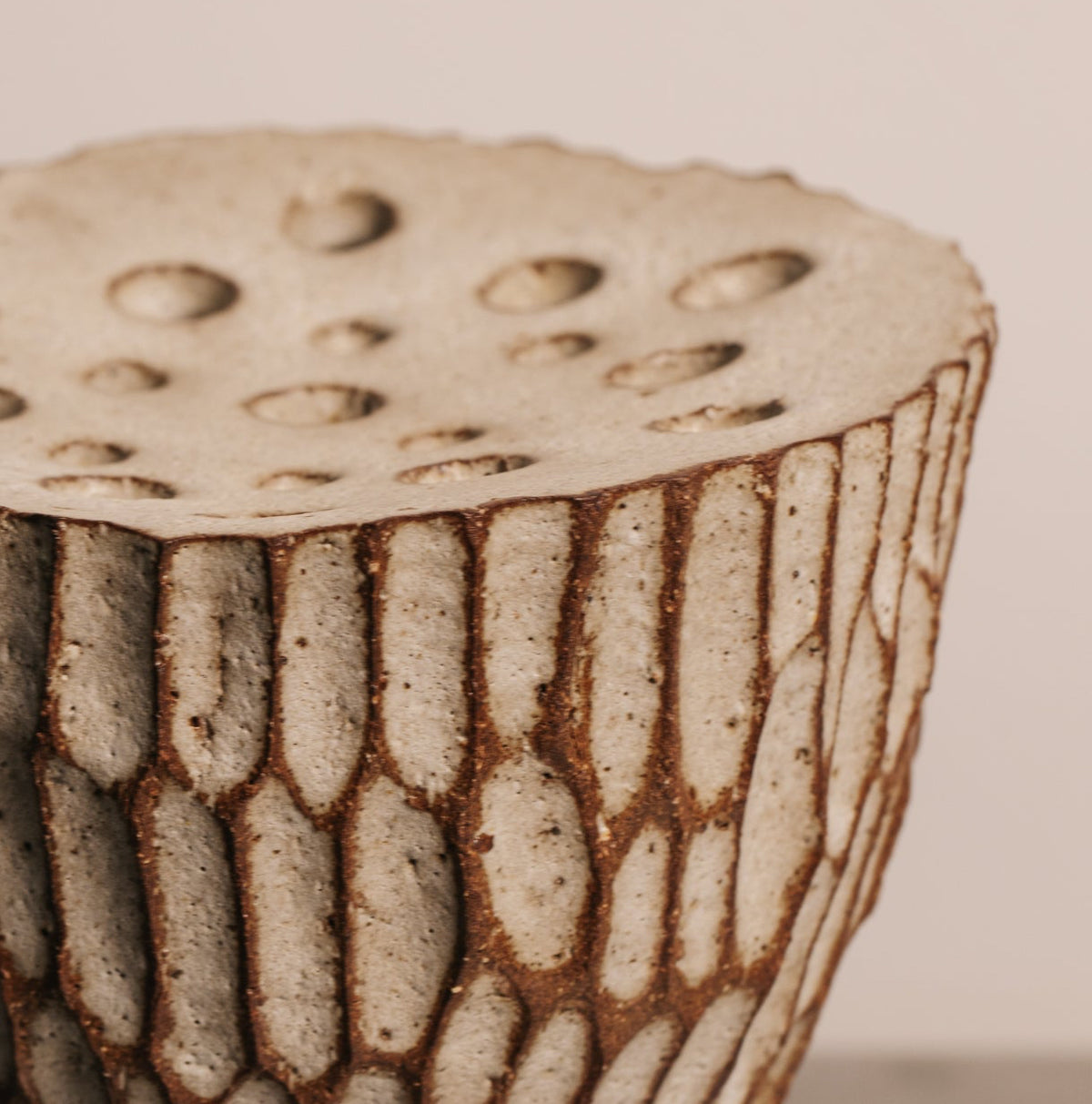 Ren Vase - cacao/white