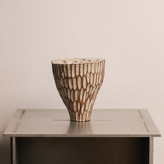 Ren Vase - cacao/white