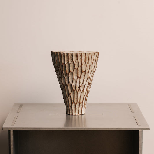 Ren Vase - Cacao/White