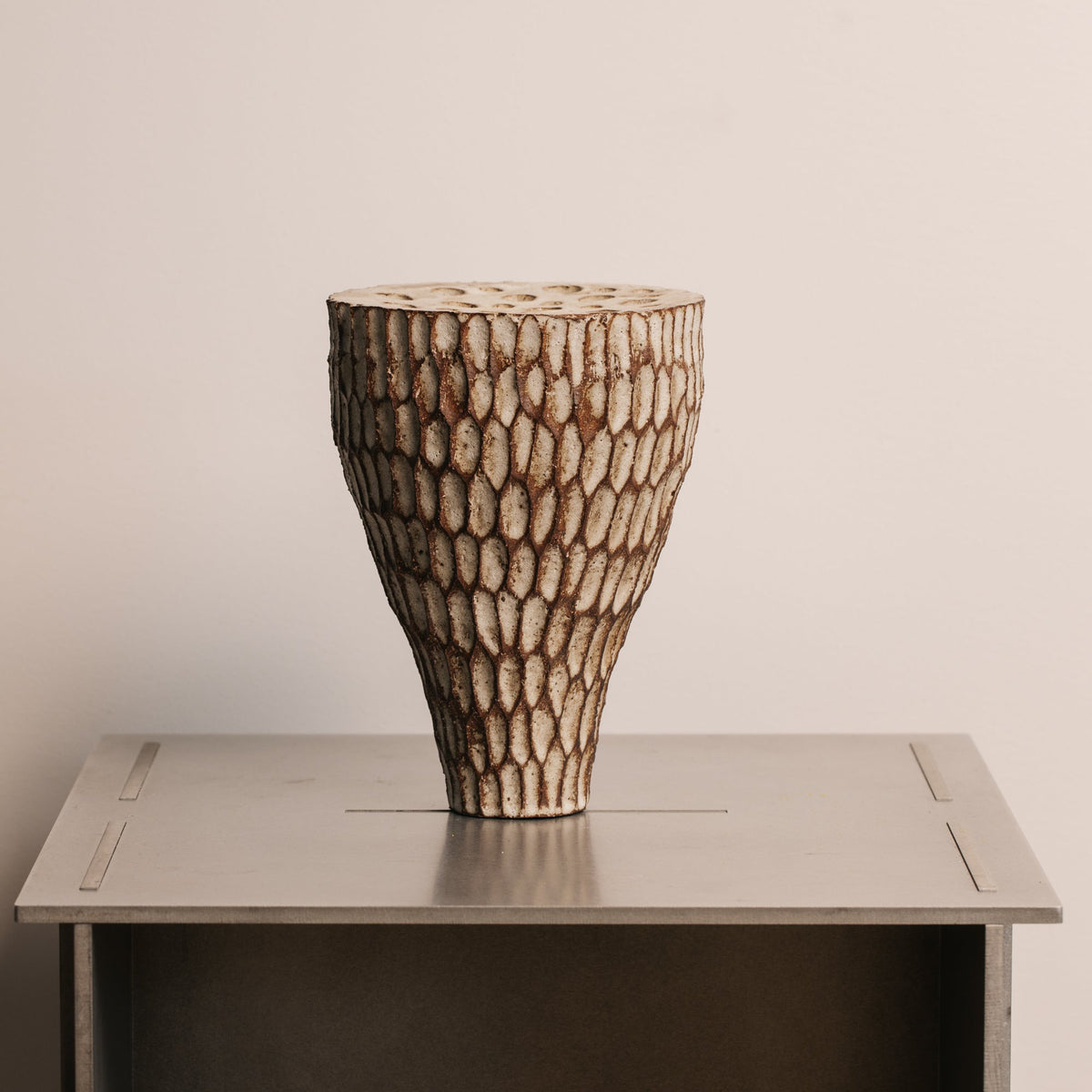 Ren Vase - Cacao/White