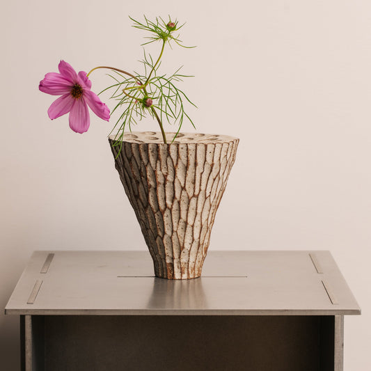 Ren Vase - Cacao/White