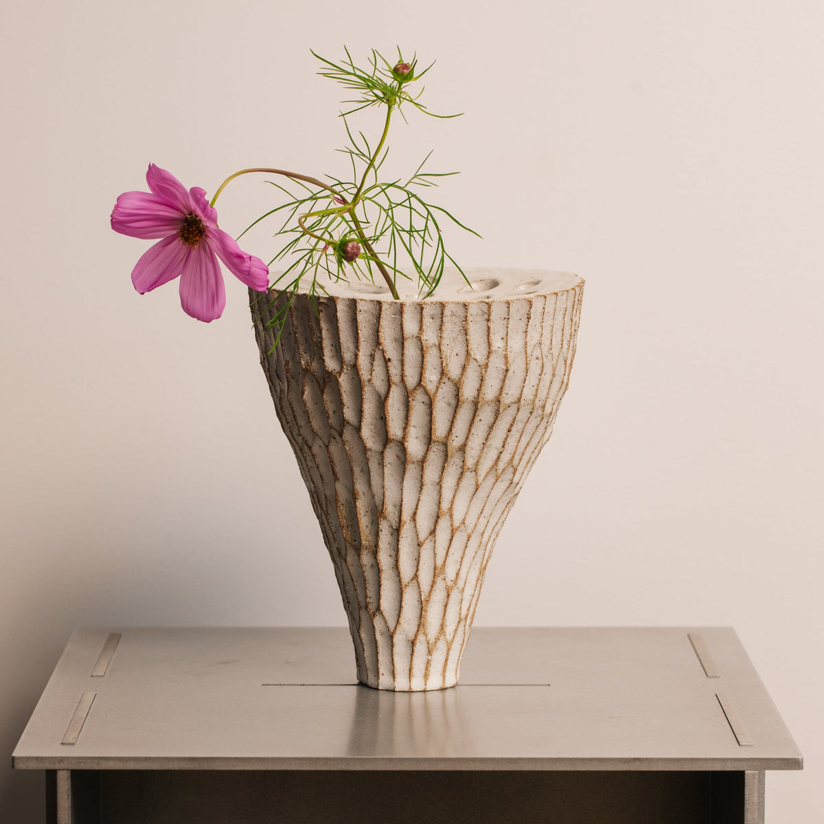 Ren Vase - Sand/White