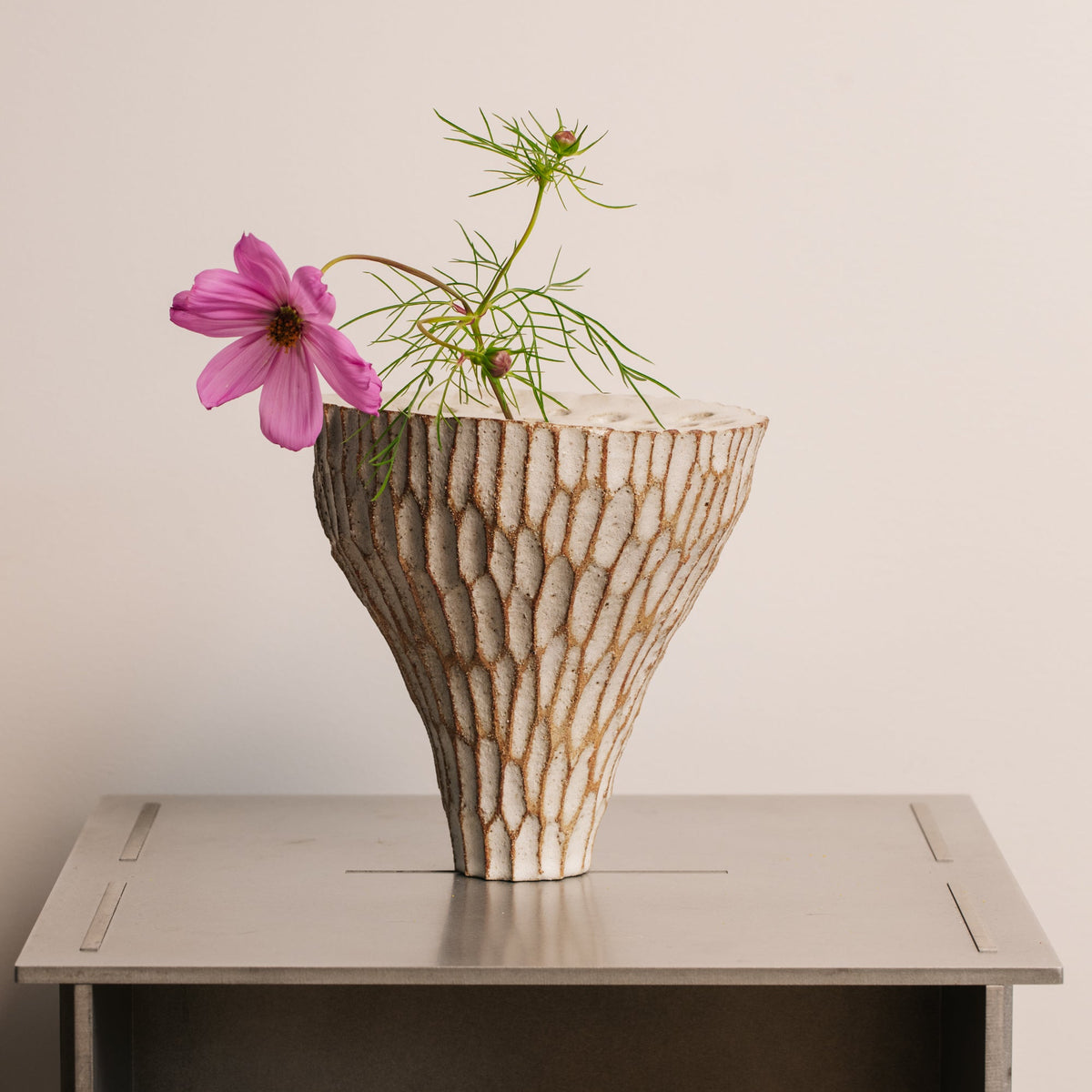 Ren Vase - Sand/White