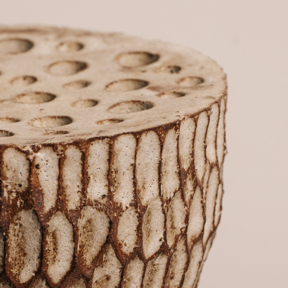 Ren Vase - Cacao/White